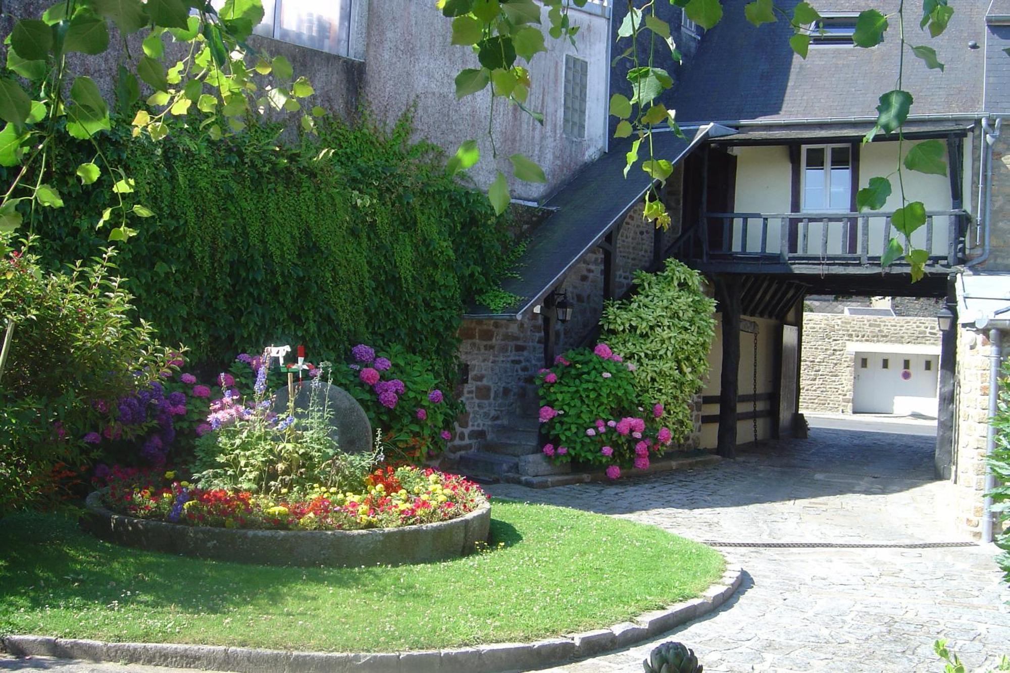 Hotel De La Croix D'Or Avranches Exterior foto