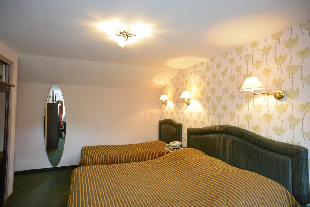 Hotel De La Croix D'Or Avranches Habitación foto
